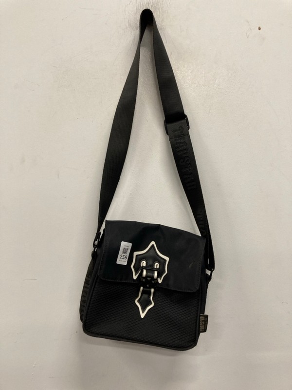 Lot 258  
            Nottingham SR9 - Delivery Only 

                
TRAPSTAR BLACK LOGO CROSSBODY BAG