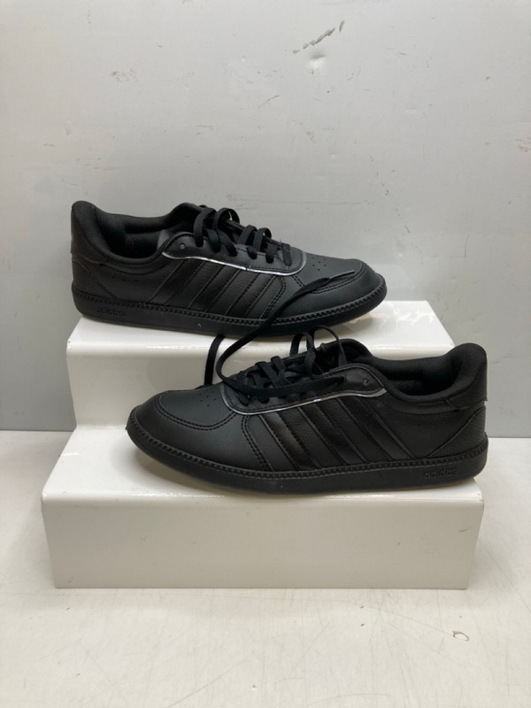 Lot 260  
            Nottingham SR9 - Delivery Only 

                
ADIDAS BLACK LEATHER TRAINERS UK SIZE 8
