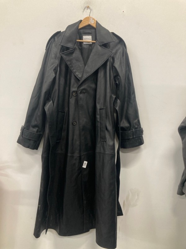 Lot 307  
            Nottingham SR9 - Delivery Only 

                
WOMENS BERSHKA BLACK LEATHER TRENCH COAT UK SIZE L
