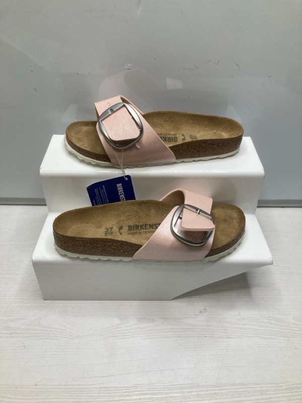 Lot 314  
            Nottingham SR9 - Delivery Only 

                
BIRKENSTOCK SYDNEY CUSHION PINK SANDALS UK SIZE 5