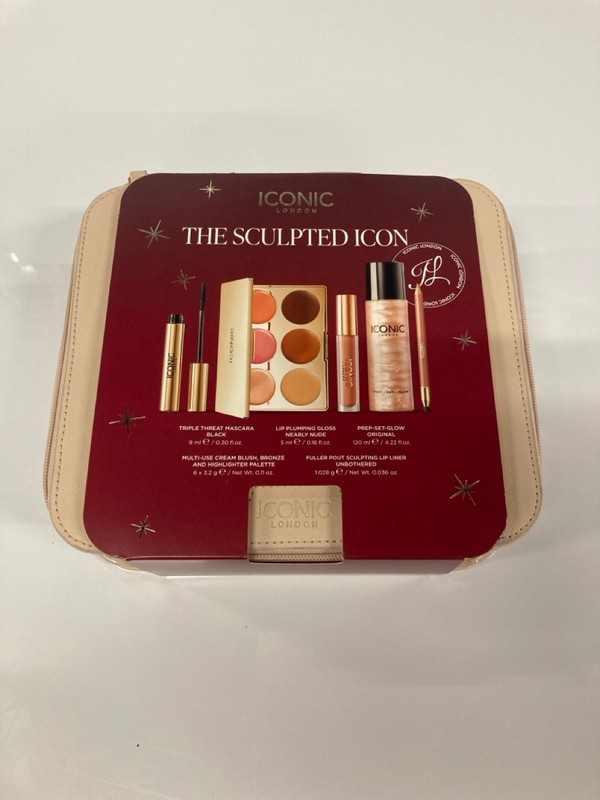 Lot 34  
            Nottingham SR9 - Delivery Only 

                
ICONIC THE SCULPTED ICON MAKEUP KIT