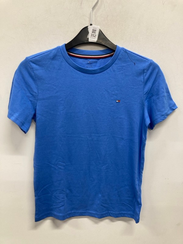 Lot 352  
            Nottingham SR9 - Delivery Only 

                
KIDS TOMMY HILFIGER BLUE LOGO T-SHIRT UK SIZE 8-10 YEARS