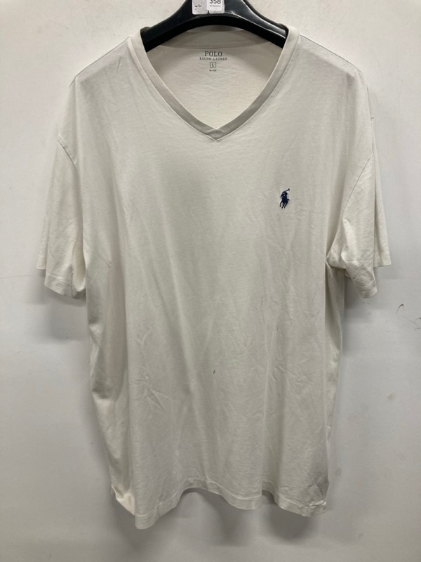 Lot 358  
            Nottingham SR9 - Delivery Only 

                
POLO RALPH LAUREN WHITE LOGO V-NECK T-SHIRT UK SIZE L
