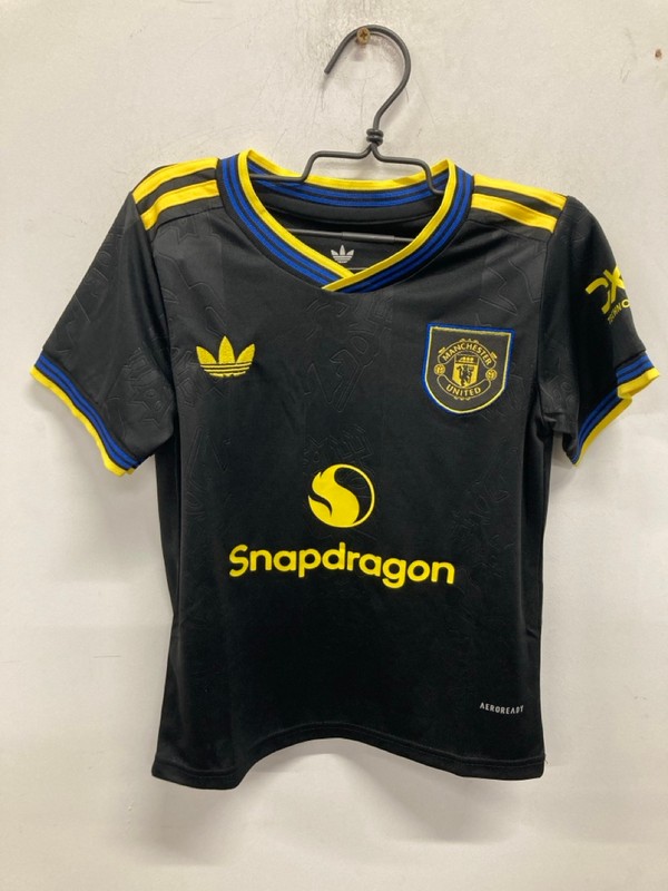 Lot 361  
            Nottingham SR9 - Delivery Only 

                
KIDS ADIDAS MANCHESTER UNITED 2025/26 SESKO 30 THIRD JERSEY UK SIZE 20