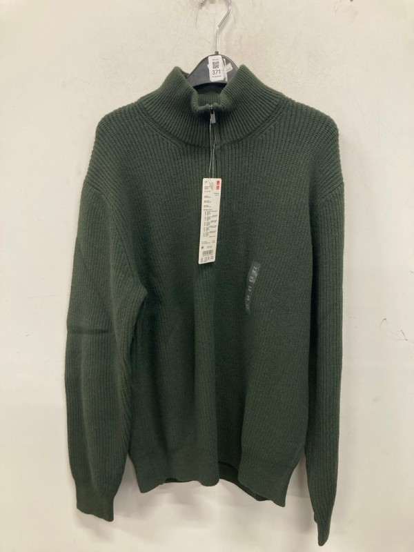 Lot 371  
            Nottingham SR9 - Delivery Only 

                
UNIQLO DARK GREEN 1/2 ZIP SWEATER UK SIZE M