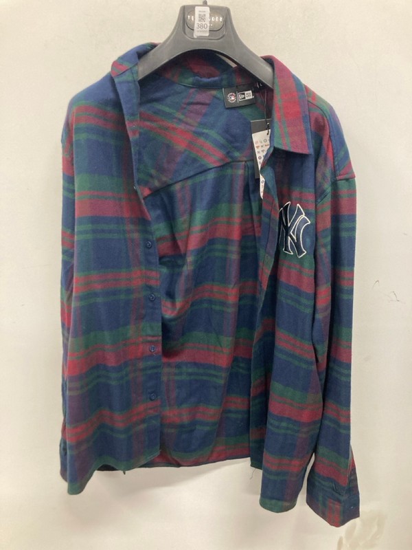 Lot 380  
            Nottingham SR9 - Delivery Only 

                
NEW ERA CAP MLB NEW YORK YANKEES CHECK SHIRT UK SIZE L