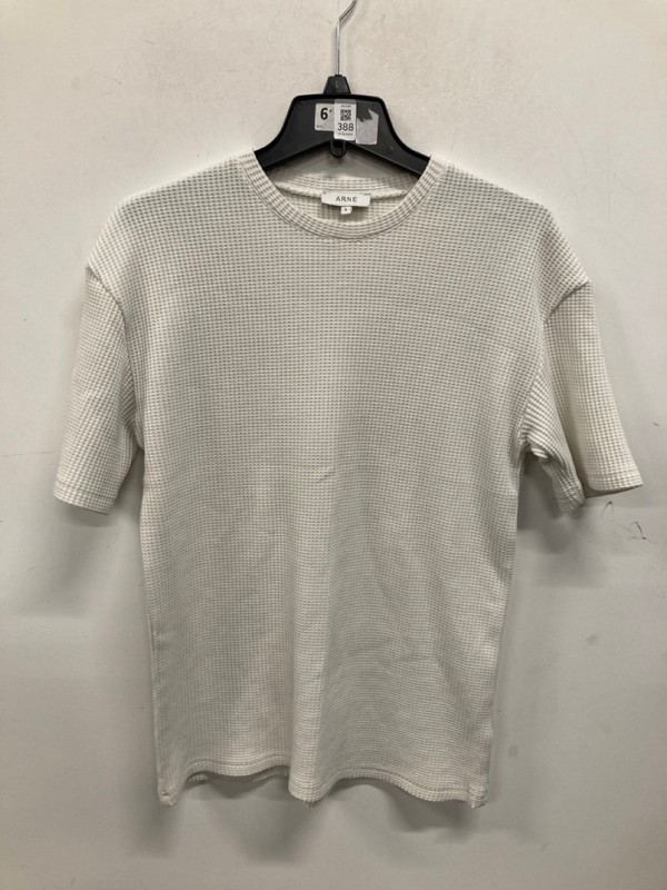 Lot 388  
            Nottingham SR9 - Delivery Only 

                
ARNE WHITE RIBBED T-SHIRT UK SIZE S
