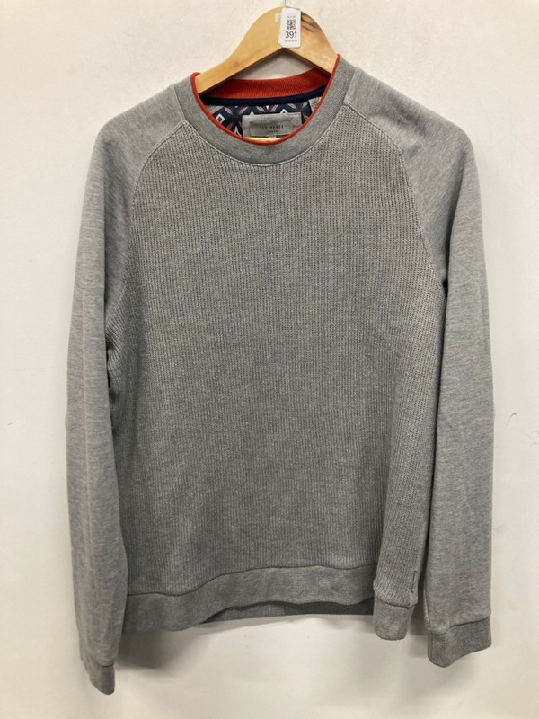 Lot 391  
            Nottingham SR9 - Delivery Only 

                
WOMENS TED BAKER GREY KNIT SWEATER UK SIZE 4