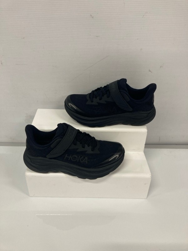 Lot 39  
            Nottingham SR9 - Delivery Only 

                
HOKA ONE CLIFTON 10 LITTLE KIDS TRAINERS UK SIZE 2