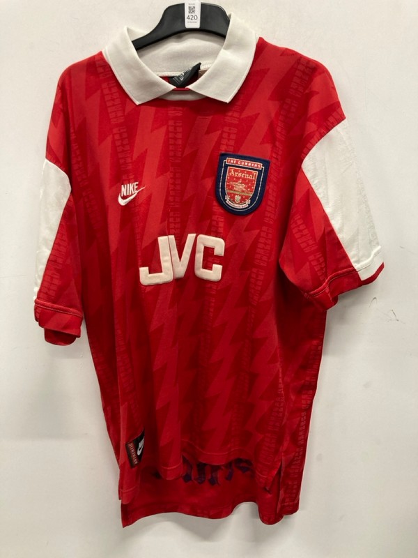 Lot 420  
            Nottingham SR9 - Delivery Only 

                
NIKE ARSENAL 1994-96 RETRO HOME SHIRT UK SIZE UNKNOWN