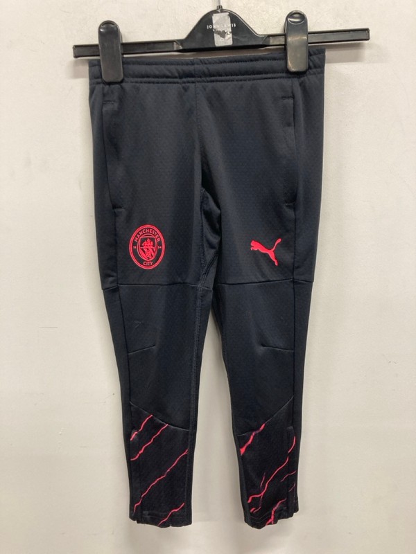 Lot 429  
            Nottingham SR9 - Delivery Only 

                
PUMA MANCHESTER CITY 2023/24 GREY/PINK DRI-FIT TRAINING BOTTOMS UK SIZE 5-6 YEARS