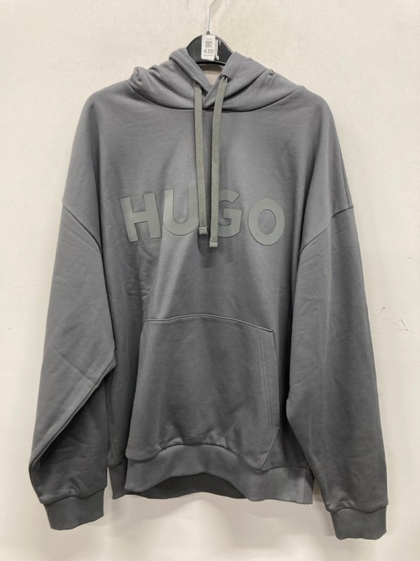Lot 439  
            Nottingham SR9 - Delivery Only 

                
HUGO BOSS GREY LOGO PULLOVER HOODIE UK SIZE M