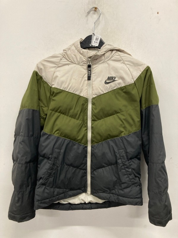 Lot 441  
            Nottingham SR9 - Delivery Only 

                
NIKE BLACK/GREEN/WHITE PUFFER JACKET UK SIZE M