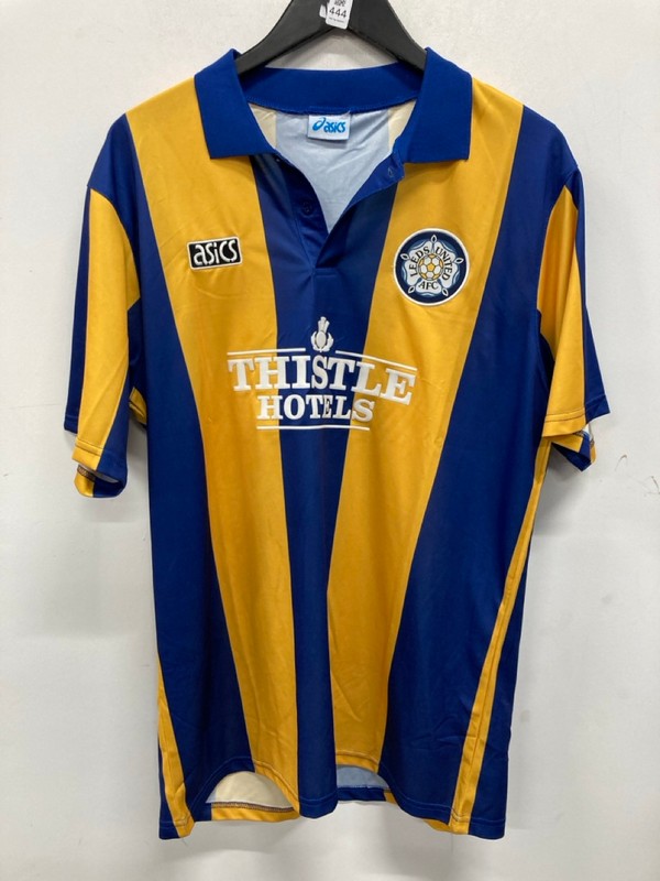 Lot 444  
            Nottingham SR9 - Delivery Only 

                
ASICS LEEDS UNITED 1993-95 SPEED 11 AWAY JERSEY UK SIZE XL