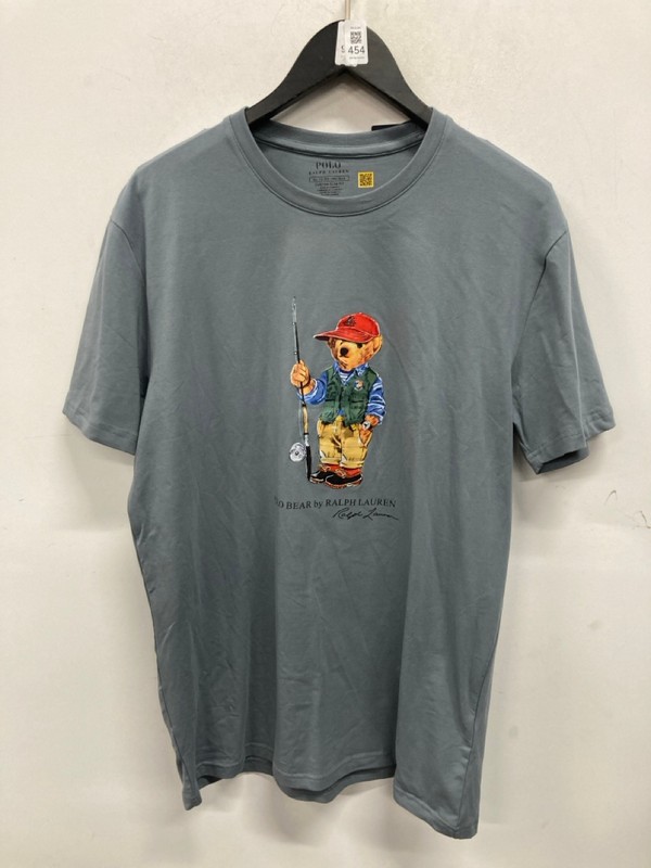 Lot 454  
            Nottingham SR9 - Delivery Only 

                
POLO RALPH LAUREN GREY FISHING BEAR PRINT T-SHIRT UK SIZE XL
