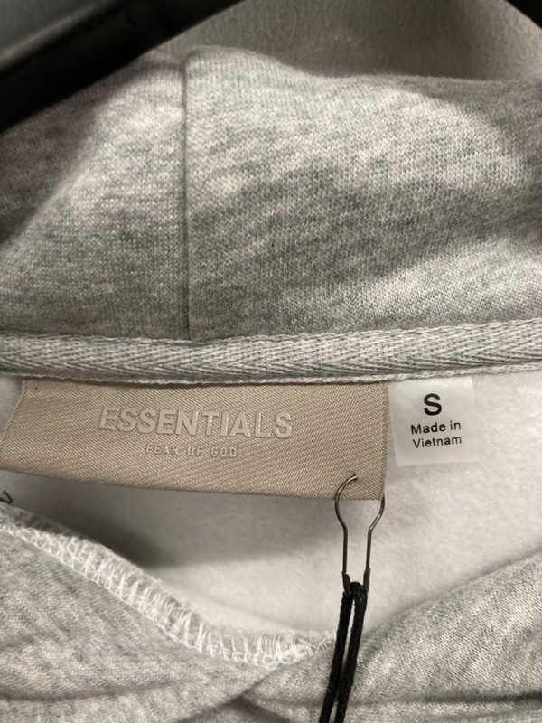 Lot 461  
            Nottingham SR9 - Delivery Only 

                
ESSENTIALS GREY LOGO PULLOVER HOODIE UK SIZE S - Image 2