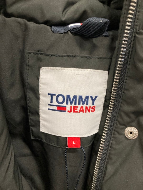 Lot 463  
            Nottingham SR9 - Delivery Only 

                
TOMMY JEANS BLACK PUFFER TRENCH COAT UK SIZE L