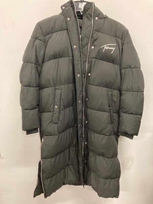 Lot 463  
            Nottingham SR9 - Delivery Only 

                
TOMMY JEANS BLACK PUFFER TRENCH COAT UK SIZE L