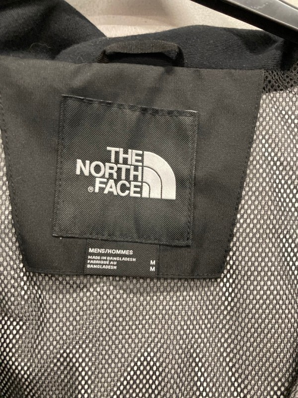 Lot 464  
            Nottingham SR9 - Delivery Only 

                
THE NORTH FACE BLACK LOGO WATERPROOF JACKET UK SIZE M - Image 2
