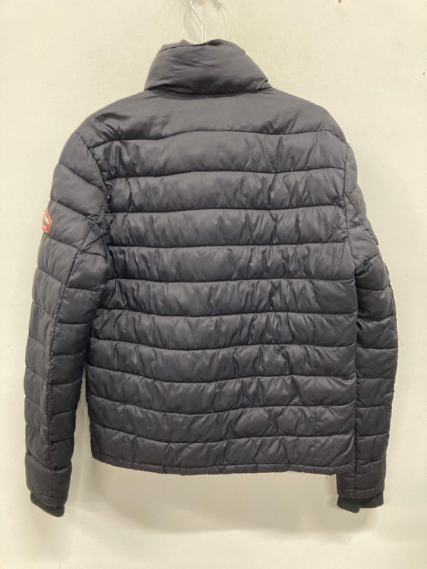 Lot 466  
            Nottingham SR9 - Delivery Only 

                
SUPERDRY BLACK FUJI PUFFER JACKET UK SIZE XS