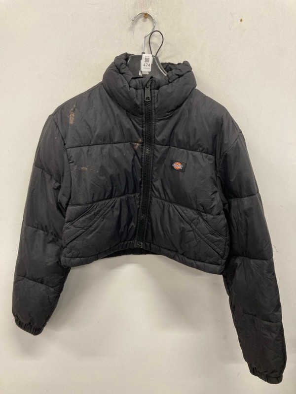 Lot 474  
            Nottingham SR9 - Delivery Only 

                
WOMENS DICKIES BLACK CROPPED PUFFER JACKET UK SIZE XS
