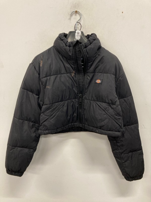 Lot 474  
            Nottingham SR9 - Delivery Only 

                
WOMENS DICKIES BLACK CROPPED PUFFER JACKET UK SIZE XS - Image 4