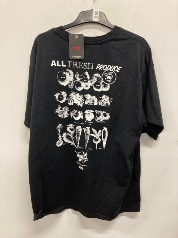 Lot 480  
            Nottingham SR9 - Delivery Only 

                
LEVIS BLACK GRAPHIC T-SHIRT UK SIZE XL