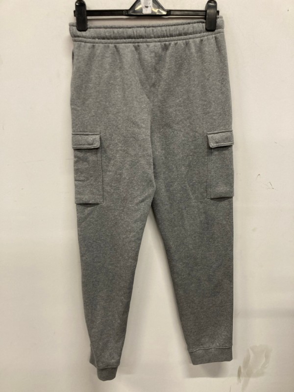 Lot 486  
            Nottingham SR9 - Delivery Only 

                
NIKE GREY CARGO STYLE CUFFED JOGGERS UK SIZE XL - Image 3