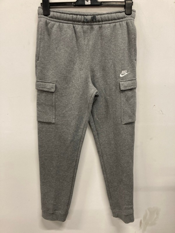 Lot 486  
            Nottingham SR9 - Delivery Only 

                
NIKE GREY CARGO STYLE CUFFED JOGGERS UK SIZE XL - Image 4
