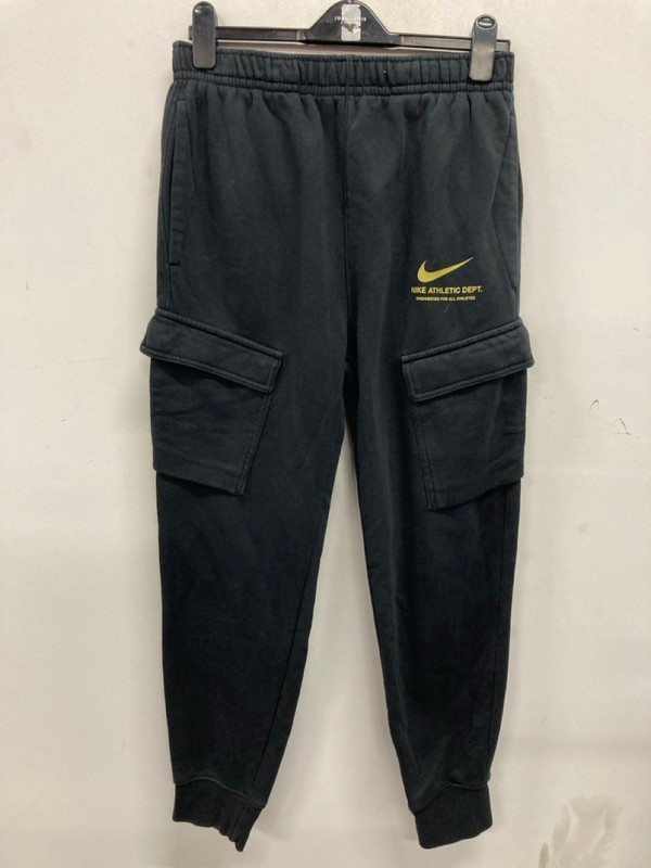 Lot 501  
            Nottingham SR9 - Delivery Only 

                
NIKE BLACK CARGO STYLE CUFFED LOGO JOGGERS UK SIZE M