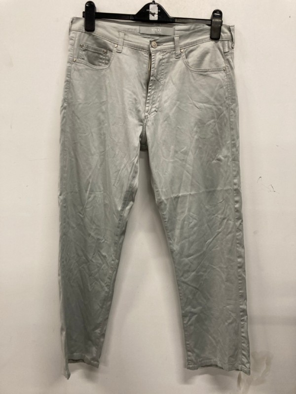 Lot 502  
            Nottingham SR9 - Delivery Only 

                
GREY STRAIGHT LEG JEANS UK SIZE UNKNOWN