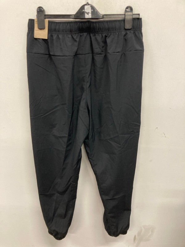 Lot 504  
            Nottingham SR9 - Delivery Only 

                
NIKE BLACK LIGHTWEIGHT LOGO JOGGERS UK SIZE L - Image 3