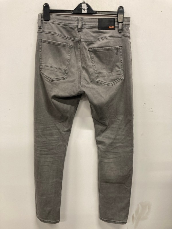 Lot 510  
            Nottingham SR9 - Delivery Only 

                
HUGO BOSS GREY JEANS UK SIZE 32/32 - Image 3