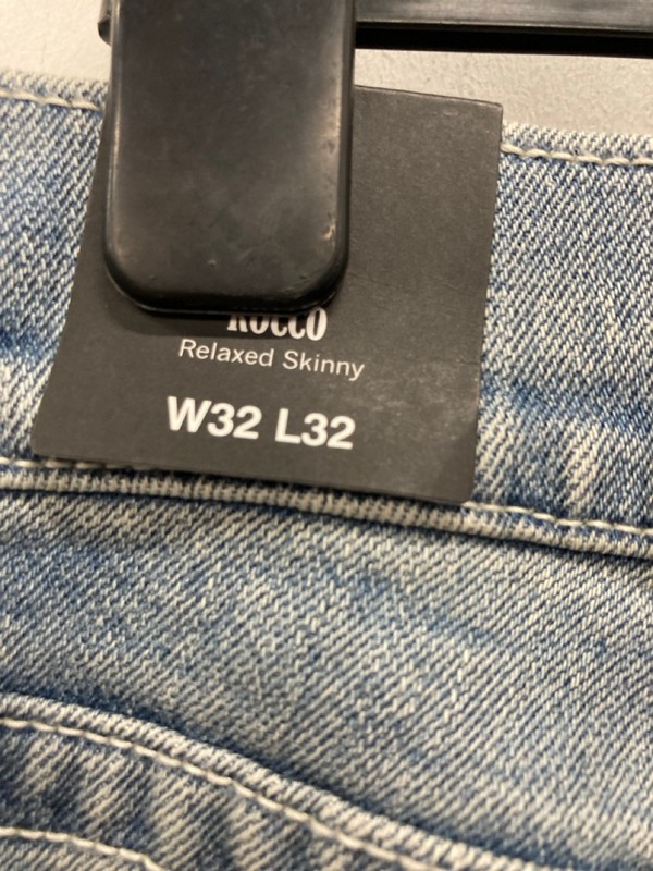 Lot 513  
            Nottingham SR9 - Delivery Only 

                
TRUE RELIGION ROCCO RELAXED SKINNY BLUE JEANS UK SIZE 32/32 - Image 2