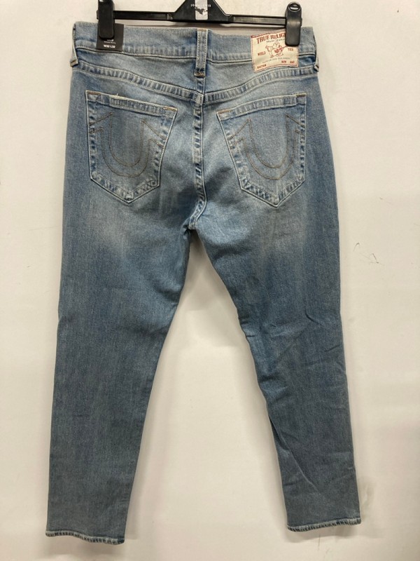 Lot 513  
            Nottingham SR9 - Delivery Only 

                
TRUE RELIGION ROCCO RELAXED SKINNY BLUE JEANS UK SIZE 32/32 - Image 3
