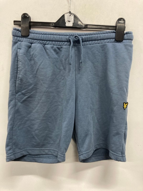 Lot 514  
            Nottingham SR9 - Delivery Only 

                
LYLE & SCOTT BLUE FLY FLEECE SHORTS UK SIZE M