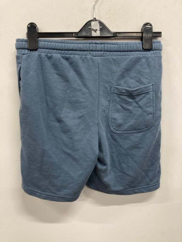 Lot 514  
            Nottingham SR9 - Delivery Only 

                
LYLE & SCOTT BLUE FLY FLEECE SHORTS UK SIZE M - Image 3