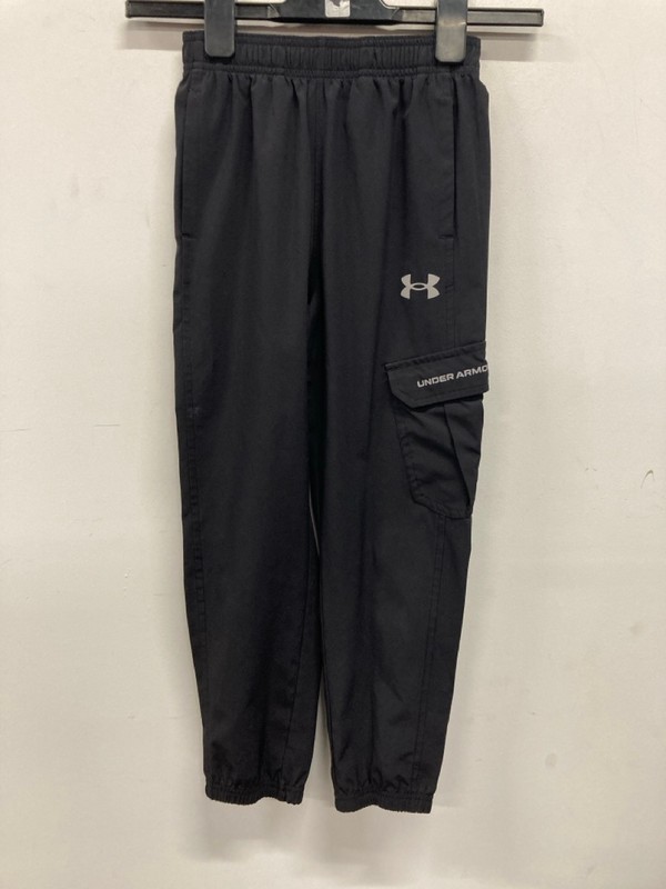Lot 517  
            Nottingham SR9 - Delivery Only 

                
KIDS UNDER ARMOUR BLACK CARGO PANTS UK SIZE 6-7 YEARS