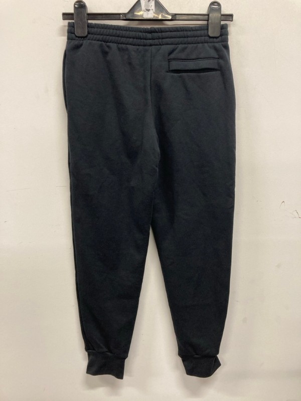 Lot 520  
            Nottingham SR9 - Delivery Only 

                
JUNIOR UNDER ARMOUR BLACK LOGO JOGGERS UK SIZE M - Image 3