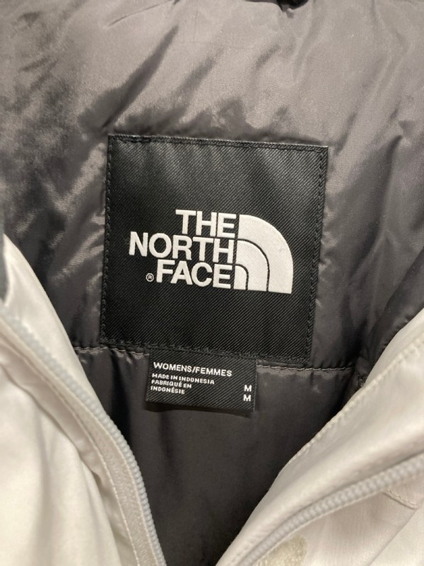 Lot 521  
            Nottingham SR9 - Delivery Only 

                
WOMENS THE NORTH FACE WHITE WATERPROOF JACKET UK SIZE M - Image 2