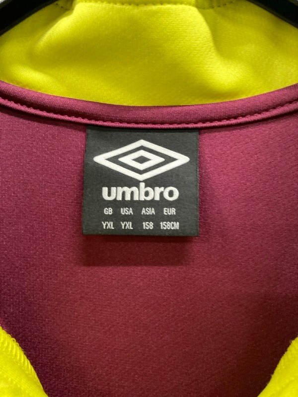 Lot 522  
            Nottingham SR9 - Delivery Only 

                
JUNIOR UMBRO DERBY COUNTY FC MAROON 1/4 ZIP TRAINING TOP UK SIZE XL - Image 2