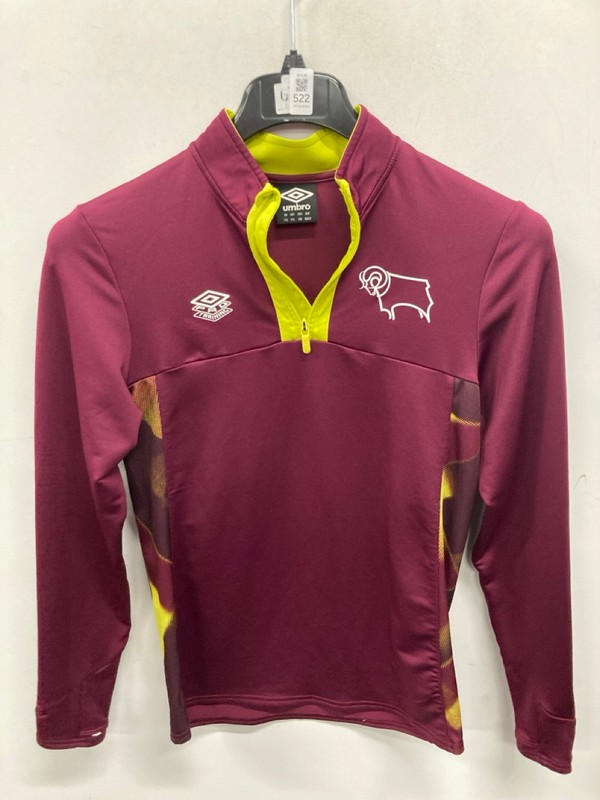 Lot 522  
            Nottingham SR9 - Delivery Only 

                
JUNIOR UMBRO DERBY COUNTY FC MAROON 1/4 ZIP TRAINING TOP UK SIZE XL - Image 4