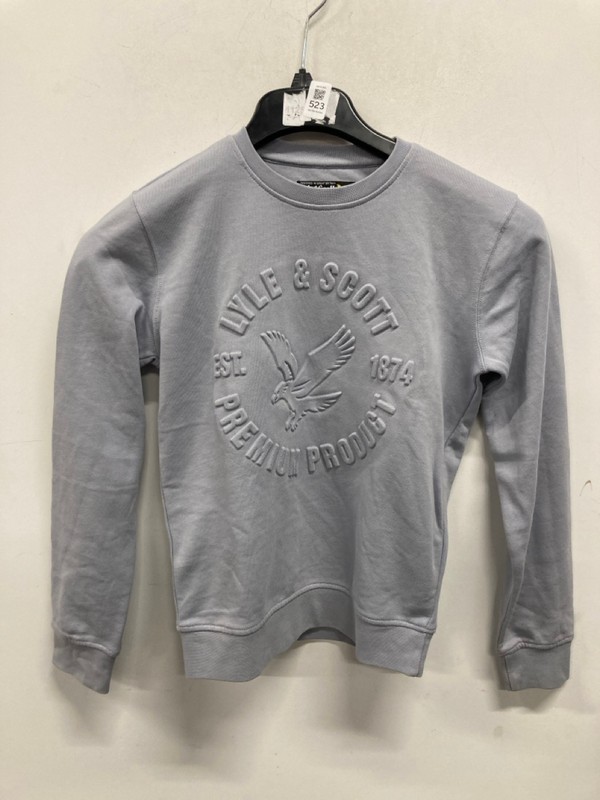 Lot 523  
            Nottingham SR9 - Delivery Only 

                
JUNIOR LYLE & SCOTT GREY LOGO CREWNECK JUMPER UK SIZE 10-11 YEARS