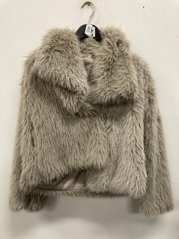 Lot 532  
            Nottingham SR9 - Delivery Only 

                
WOMENS FLUFFY FAUX FUR JACKET UK SIZE S