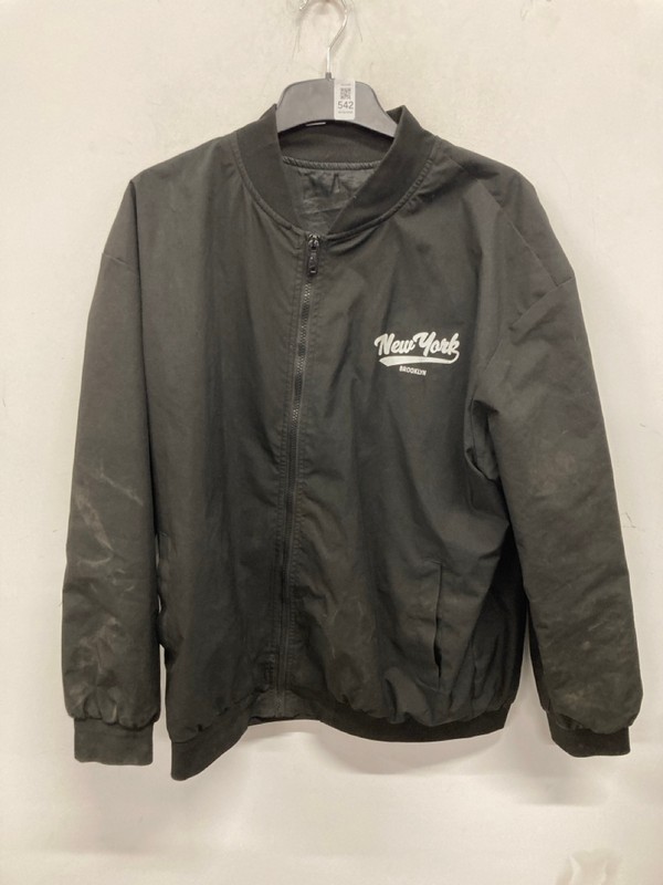 Lot 542  
            Nottingham SR9 - Delivery Only 

                
BLACK NEW YORK BOMBER JACKET UK SIZE XL