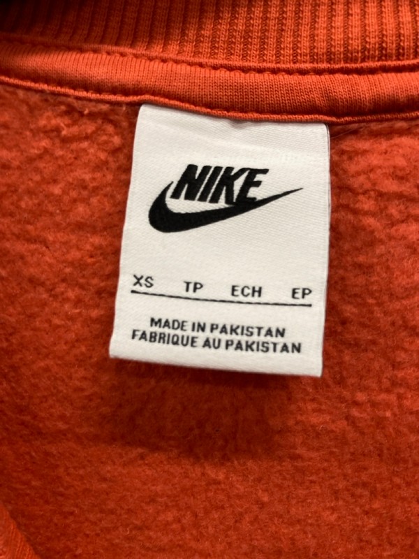Lot 545  
            Nottingham SR9 - Delivery Only 

                
NIKE ORANGE LOGO PULLOVER CREWNECK JUMPER UK SIZE XS - Image 2