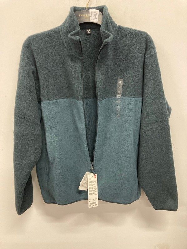 Lot 551  
            Nottingham SR9 - Delivery Only 

                
UNIQLO BLUE ZIP-UP FLEECE UK SIZE M - Image 4