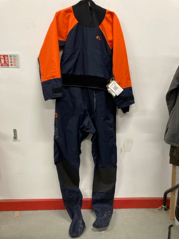 Lot 552  
            Nottingham SR9 - Delivery Only 

                
TYPHOON HENDRA HINGE ORANGE/NAVY DRYSUIT UK SIZE M