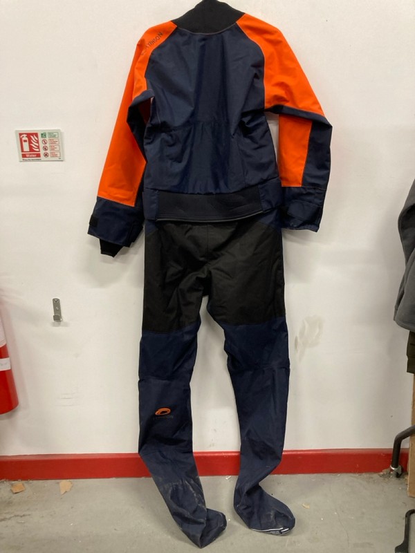 Lot 552  
            Nottingham SR9 - Delivery Only 

                
TYPHOON HENDRA HINGE ORANGE/NAVY DRYSUIT UK SIZE M - Image 3