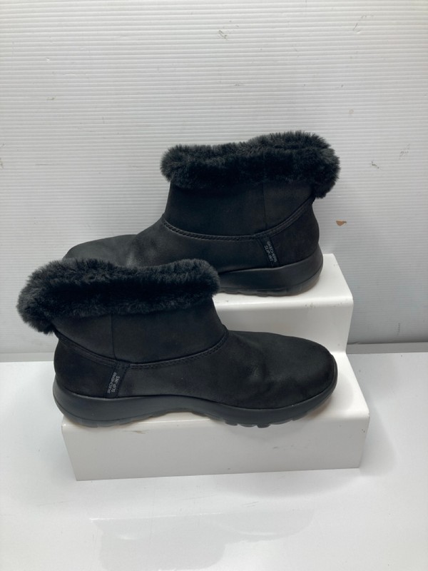 Lot 5  
            Nottingham SR9 - Delivery Only 

                
SKECHERS WOMENS BLACK BOOTS UK SIZE 5